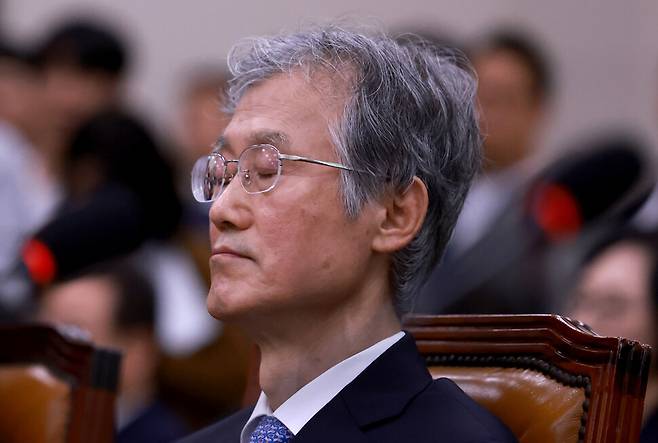 조희대 대법원장이 지난 13일 국회에서 열린 법제사법위원회 국정감사에 출석해 자리에 앉아 있다. 연합뉴스