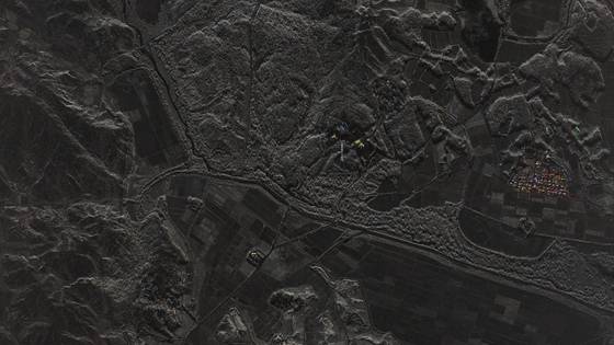 북한이 군사분계선(MDL) 일대에 쌓은 대전차 방벽. 국회 국방위원회 유용원 국민의힘 의원은 민간 위성 사진 분석을 근거로 ″MDL 4개소에 각각 2.5㎞씩 총 10㎞의 방벽을 쌓고 있다″고 밝혔다. 유용원 의원실