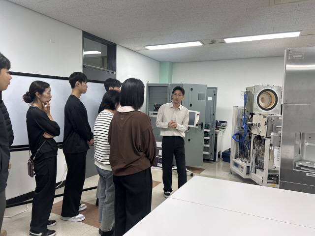 ▲ 강원연구원 강원과학문화거점센터와 강원도민일보가 공동 주최한 ‘반도체 기반 과학문화 체험 프로그램’이 13일 한국반도체교육원에서 열렸다.  김혜정 기자