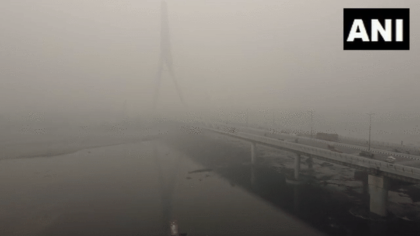 지난해 11월 4일(현지시간) 인도 수도 뉴델리가 짙은 스모그로 뒤덮여 대기가 뿌옇게 변해 있다. 인도 매체 ANI통신 영상 갈무리