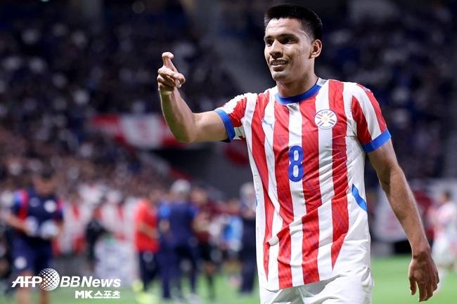 파라과이 새로운 2선의 핵심 디에고 로페스. 그는 프리미어리그 브라이턴 앤 호브 앨비언에서 활약 중이다. 사진=ⓒAFPBBNews = News1