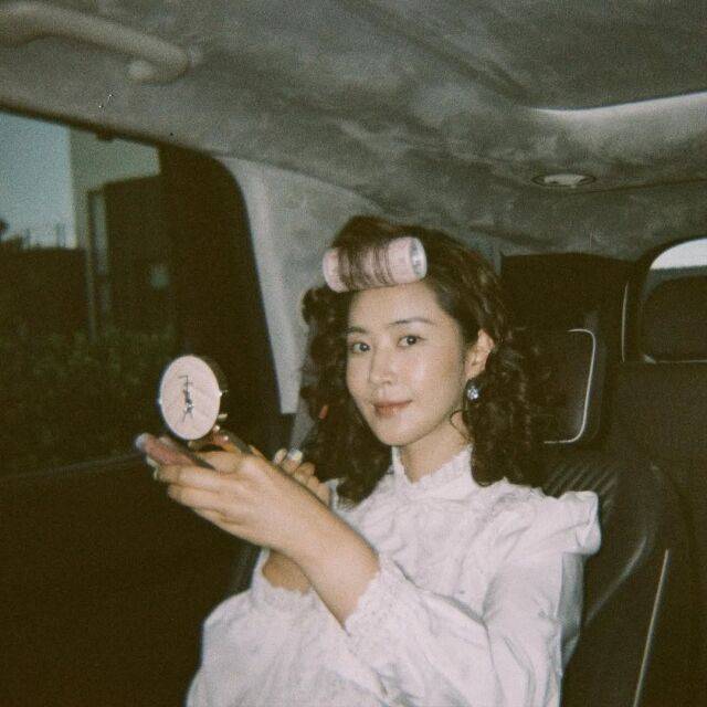 소녀시대 유리가 레트로 감성이 가득 담긴 근황을 전했다. / 유리 인스타그램