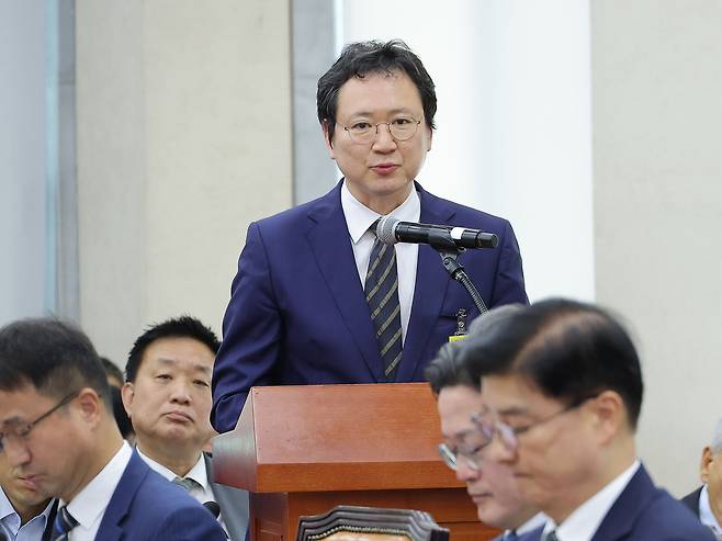 이재용 국가정보자원관리원장이 14일 서울 여의도 국회에서 열린 행정안전위원회 국정감사에서 의원 질의에 답변하고 있다. [연합]