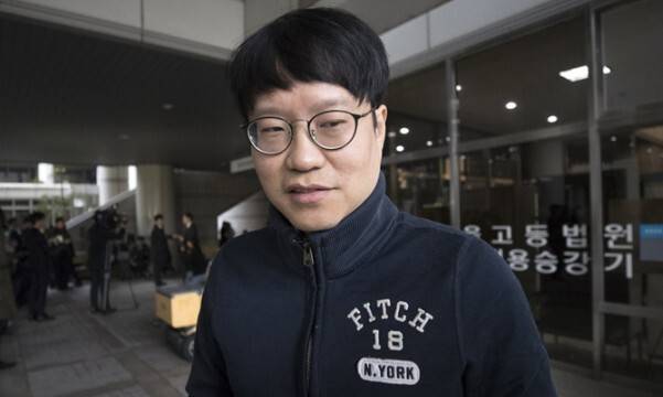 자신의 SNS를 통해 이하늘을 강도 높게 비판한 만화가 윤서인. 연합뉴스