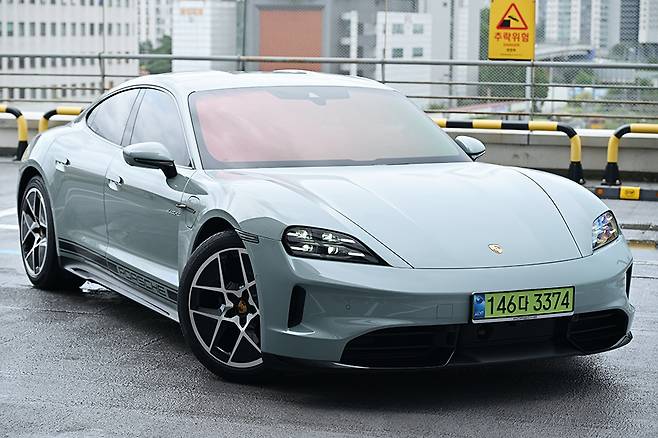 포르쉐 타이칸 4S. 사진: 김학수 기자