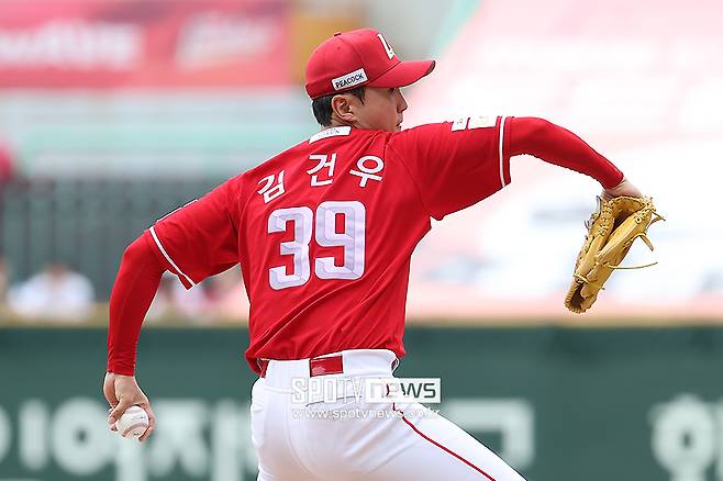 ▲ 2차전에서 경기 개시 후 6타자 연속 탈삼진이라는 포스트시즌 신기록을 쓴 김건우 ⓒ곽혜미 기자