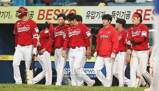 ▲ SSG는 4차전에서 역전 찬스를 살리지 못하며 결국 패했다 ⓒ곽혜미 기자