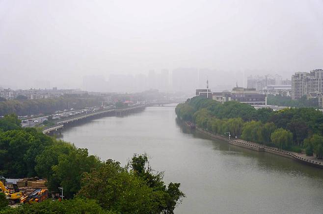 ▲&nbsp;11일 중국 난징시 친화이구 상심정에서 바라본 친화이강. /사진제공=연수구