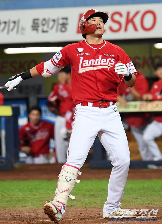 14일 대구 라이온즈파크에서 열린 삼성과 SSG의 준PO 4차전. SSG 한유섬이 삼진을 당하고 있다. 대구=박재만 기자 pjm@sportschosun.com/2025.10.14/