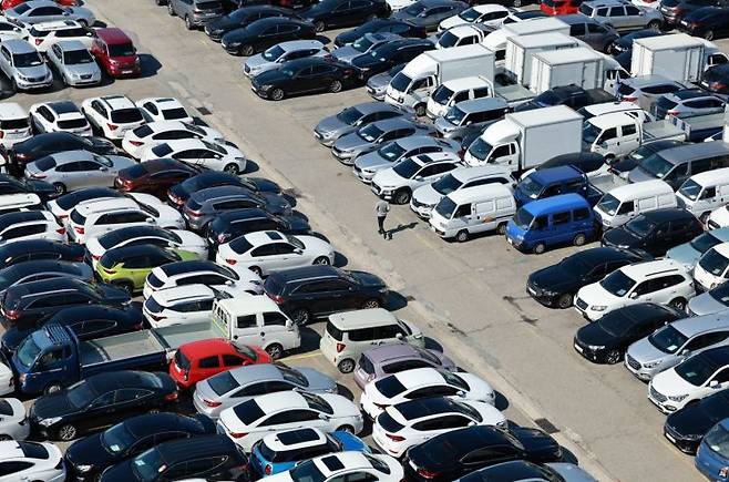서울 한 중고차매매시장에 중고차들이 주차돼 있는 모습으로 기사 내용과 무관. 연합뉴스