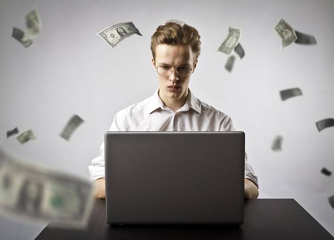 국세청은 유튜버 탈루 방지를 위한 세무조사 강화 방침을 밝혔다. 사진=게티이미지뱅크