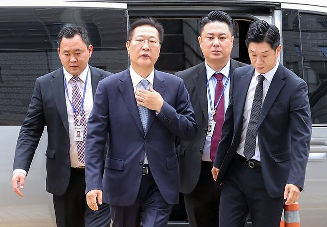 내란 중요임무종사, 직권남용권리행사방해 혐의를 받는 박성재 전 법무부 장관이 14일 오전 구속 전 피의자 심문(영장실질심사)을 위해 서울 서초구 서울중앙지법에 출석하고 있다. 최현수 기자 emd@hani.co.kr