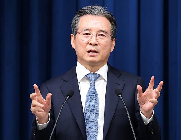 김용범 대통령실 정책실장이 1일 용산 대통령실에서 이재명 대통령의 샘 올트먼 오픈AI CEO 접견 관련 브리핑을 하고 있다. 2025.10.1 [사진=연합뉴스]