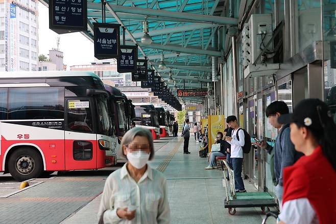 Cheongju intercity bus terminal is seen in this file photo from Oct. 3, 2023. Intercity buses are a cheap and relatively reliable way to move around Korea with a bike.  [YONHAP]