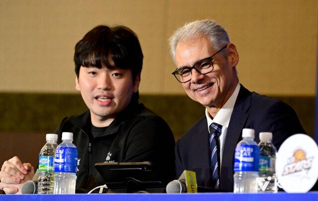 KB손해보험 레오나르도 카르발류 감독./KOVO