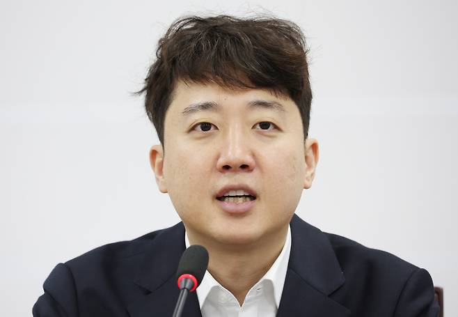 이준석 개혁신당 대표가 14일 서울 여의도 국회에서 열린 최고위원회의에서 발언하고 있다. [연합]