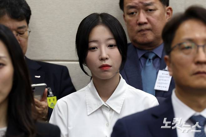 14일 서울 여의도 국회에서 열린 과학기술정보방송통신위원회의 방송미디어통신위원회·방송미디어통신사무소 등 국정감사에 유튜버 쯔양(박정원)이 참고인으로 출석하고 있다. 윤창원 기자