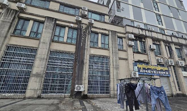 14일(현지시간) 캄보디아 시하누크빌에 있는 범죄 단지로 추정되는 건물 모습. 연합뉴스