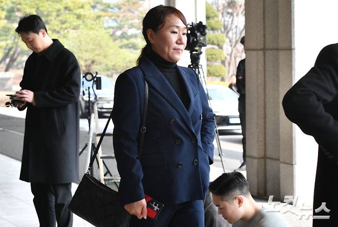 윤석열 대통령 부부의 공천 개입·불법 여론조사 의혹을 제기한 강혜경 씨. 류영주 기자