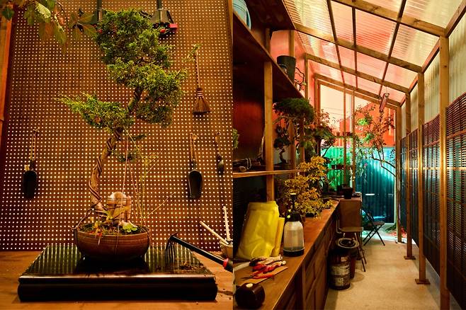 영화 속 주요한 오브제와 미장센을 현실에서 구현한 전시. CJ ENM 제공