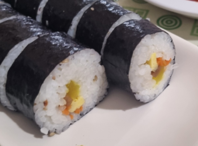 제주 탐라문화제에서 1줄에 4000원에 판매된 김밥, 온라인커뮤니티