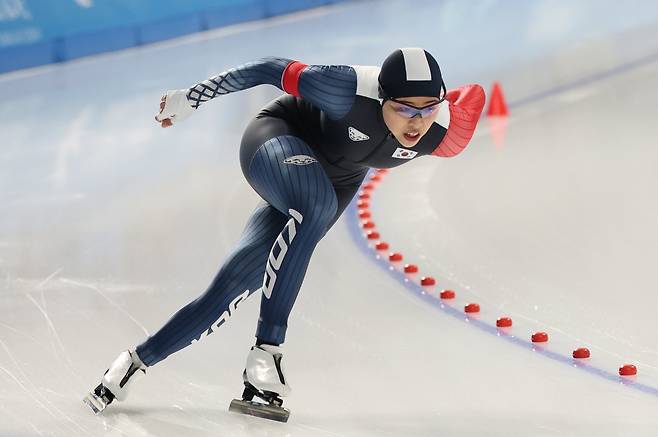 이나현은 대한민국 스피드스케이팅 여자 단거리의 차세대 에이스로 꼽힌다. 하얼빈동계아시안게임에서 금메달 2개를 따냈고, 15일 막을 내린 국가대표 선발전 여자 500m 1차 레이스와 1000m에서도 우승을 차지하며 기량을 입증했다. 뉴시스