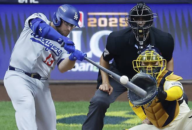 6회초 솔로홈런을 치는 맥스 먼시.     밀워키 | UPI연합뉴스