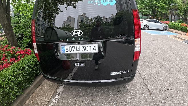 ‘스타리아 카고 LPG’  LPG 후면부 사진 | 손재철기자