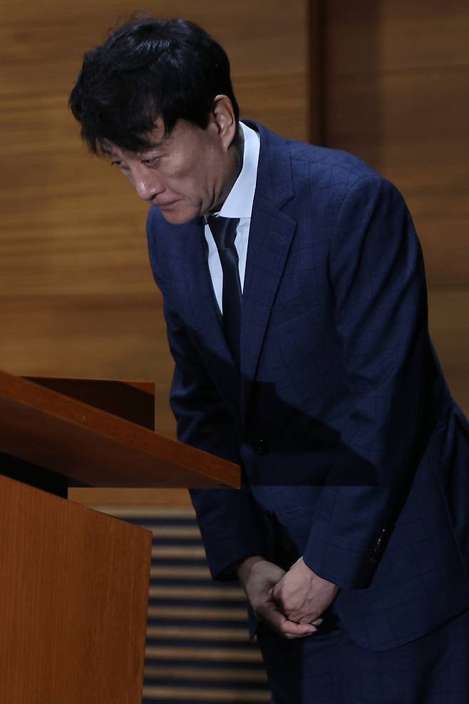 ▲ 고개숙안 안형준 MBC 사장. ⓒ연합뉴스