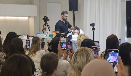 ◇휴젤의 스웨덴 ‘리볼렉스 마스터 클래스’에서 유세프 하파르 박사가 현장 시연을 진행하고 있다.