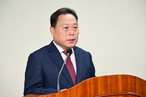 배종천 경남관광재단 후보자가 16일 열린 문화복지위원회에서 자신의 직무수행계획을 밝히고 있다. /경남도의회