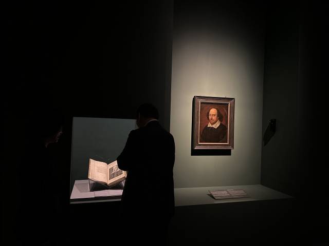 부산박물관에서 열리고 있는 '거장의 비밀: 셰익스피어부터 500년의 문학과 예술' 전시 전경. 김은영 기자 key66@