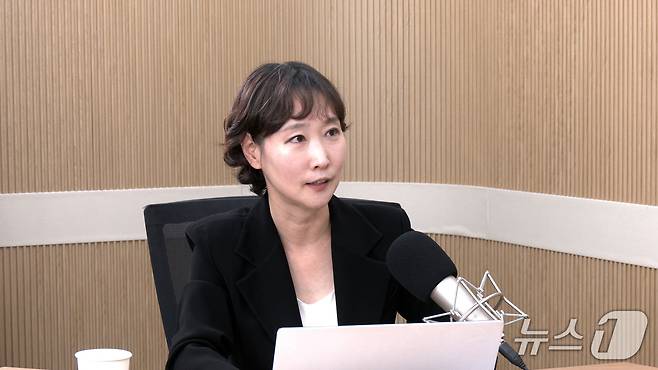 이지은 더불어민주당 서울 마포갑 지역위원장이 16일 뉴스1TV '팩트앤뷰'에 출연해 질문에 답하고 있다.