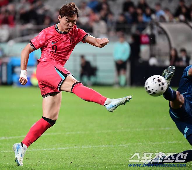 14일 서울월드컵경기장에서 열린 축구대표팀과 파라과이의 평가전. 후반전 결정적인 득점 찬스를 놓친 오현규. 상암=송정헌 기자songs@sportschosun.com/2025.10.14/