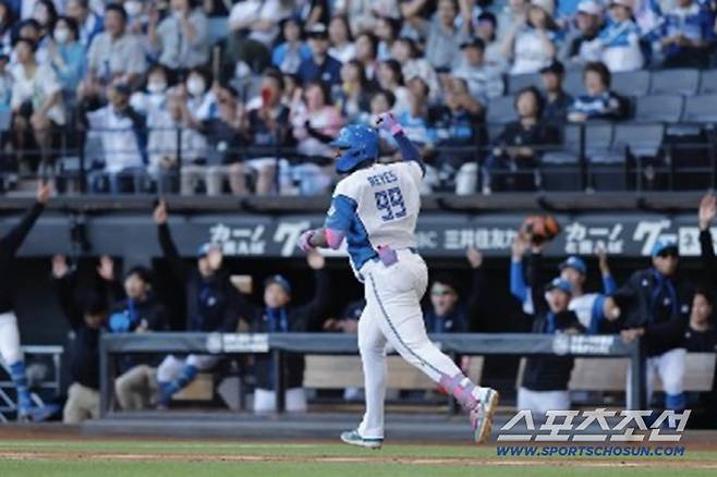 메이저리그에서 통산 108홈런을 친 레이예스는 지난해 니혼햄에 입단했다. 올 시즌 32홈런-90타점을 기록, 홈런-타점 1위에 올랐다. 사진캡처=니혼햄 파이터스 SNS