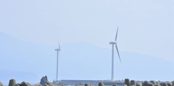 일본의 첫 해상풍력발전기 ‘가자미도리’는 철거 비용 문제로 논란이 일고 있다. [사진 세타나 관광협회]
