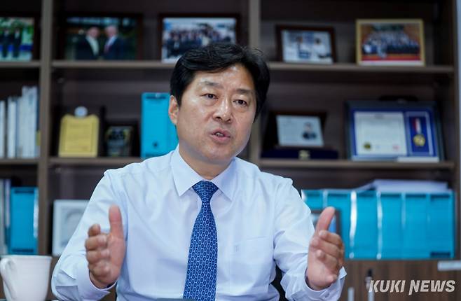 황명선 더불어민주당 최고위원이 서울 여의도 국회의원회관에서 쿠키뉴스와 인터뷰하고 있다. 유희태 기자