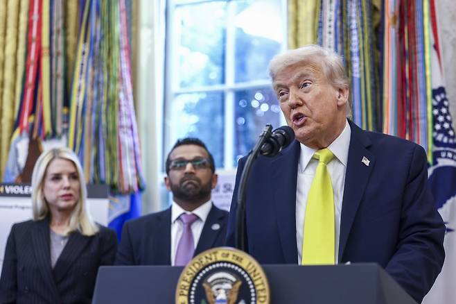 도널드 트럼프 미국 대통령이 15일(현지시간) 백악관에서 기자회견을 하고 있다. 연합뉴스