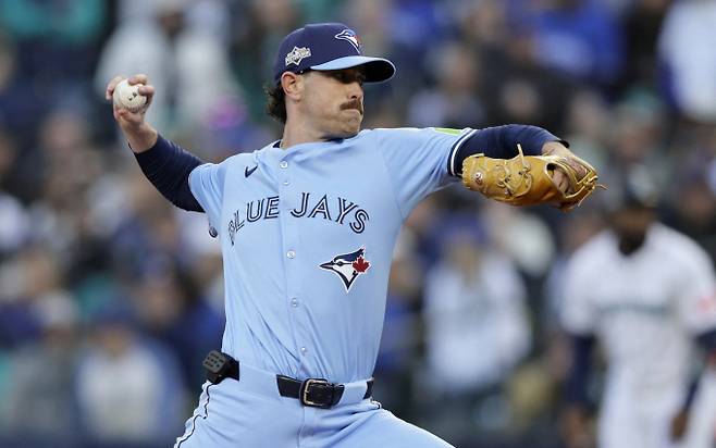 토론토 블루제이스 투수 셰인 비버가 팀의 아메리칸리그 챔피언십시리즈 첫 승에 기여했다. 사진은 16일(한국시각) 미국 워싱턴주 시애틀 T-모바일 파크에서 열린 ALCS 3차전 시애틀과의 경기에 출전한 비버의 모습. /사진=로이터