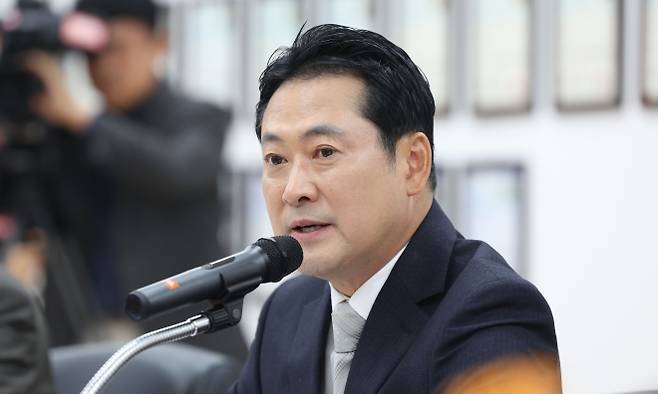 장동혁 대표, 미국 수출기업 간담회 - 국민의힘 장동혁 대표가 16일 오전 경남 창원시 성산구 지엠비(GMB) 코리아에서 열린 ‘미국 관세 정책 대응 수출기업 민생현장 간담회’에서 발언하고 있다. 2025.10.16 연합뉴스