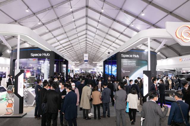 2019년 경기 성남시에서 열린 'ADEX 2019' 행사에서 실내 전시장이 관람객들로 붐비고 있다. 연합뉴스