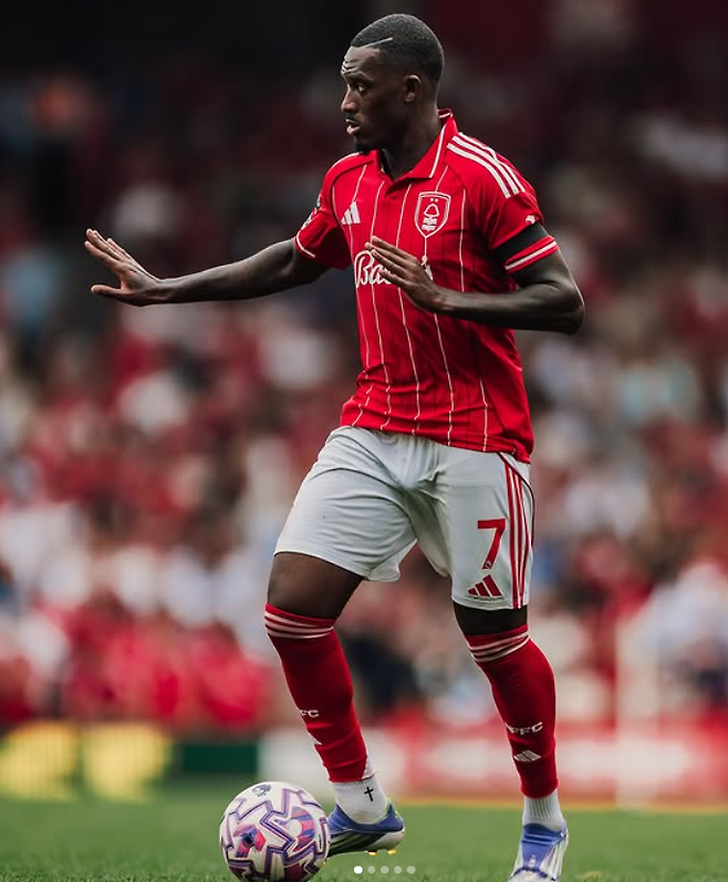 가나축구대표팀이 잉글랜드대표팀 출신 공격수 허드슨-오도이(사진)와 은케티아의 합류를 추진한다. 애덤스 가나 체육부 장관까지 이들의 이름을 언급한 까닭에 국가대표팀 변경 절차에 속도가 붙을 것으로 보인다. 사진출처│ 칼럼 허드슨-오도이 인스타그램