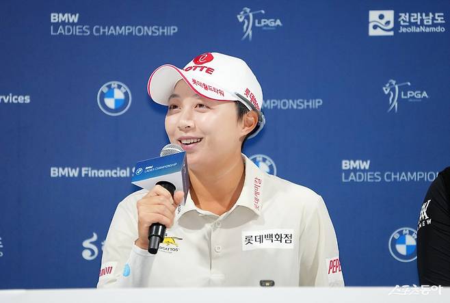 김효주가 BMW 레이디스 챔피언 개막을 앞두고 15일 열린 공식 기자회견에서 밝은 얼굴로 취재진의 질문에 답하고 있다. 사진제공  |  대회조직위