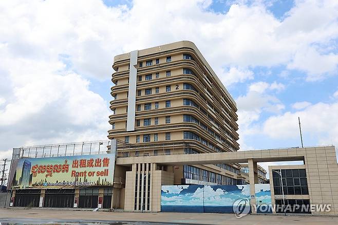 캄보디아 범죄단지 '망고단지' 모습 (프놈펜=연합뉴스) 서대연 기자 = 캄보디아에서 한국인 납치ㆍ감금이 잇따라 발생하고 있는 가운데 16일(현지시간) 캄보디아 프놈펜 인근 범죄단지로 알려진 '망고단지'의 모습. 2025.10.16 dwise@yna.co.kr