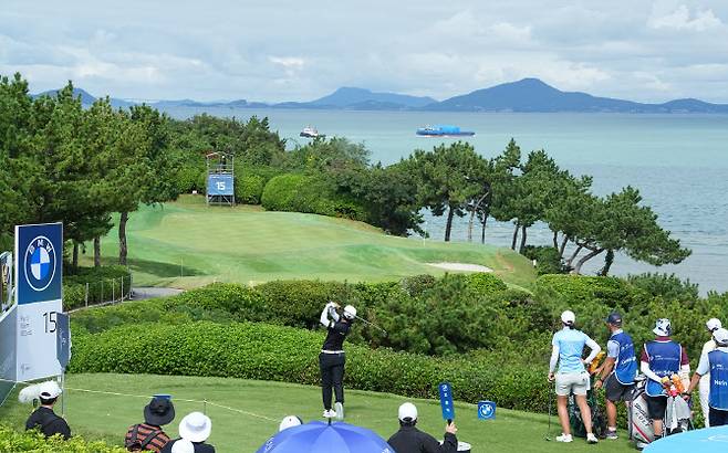 안나린이 15번홀에서 티샷을 날리고 있다.(사진=이데일리 골프in 조원범 기자)