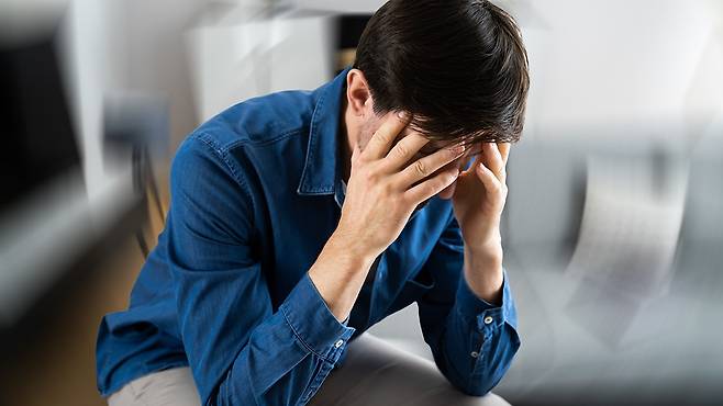 이석증은 자세 변화에 따라 짧고 강렬한 회전성 어지럼증이 나타난다｜출처: 게티이미지코리아