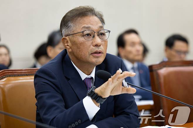 강중구 건강보험심사평가원장이 17일 서울 여의도 국회에서 열린 보건복지위원회의 국민건강보험공단 등에 대한 국정감사에서 의원 질의에 답하고 있다. 2025.10.17/뉴스1 ⓒ News1 유승관 기자