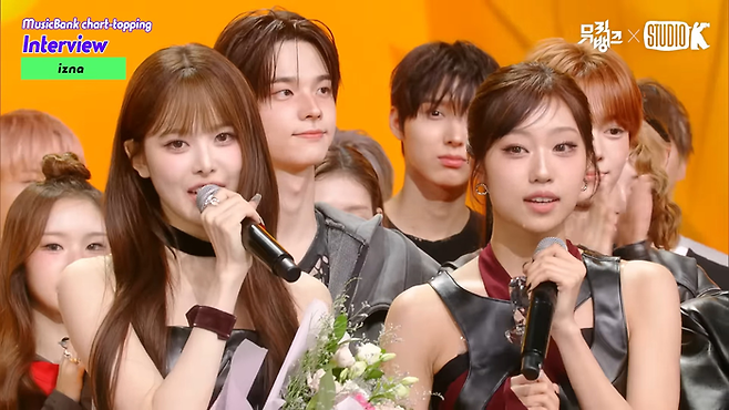 그룹 이즈나(izna)가 ‘뮤직뱅크’에서 데뷔 후 첫 공중파 음악방송 1위를 차지했다. 사진 | 유튜브 KBS Kpop 캡처
