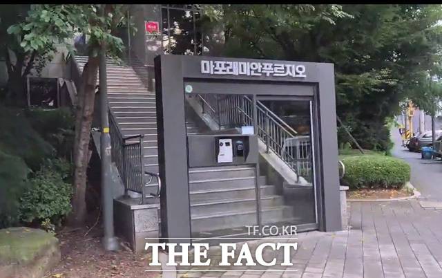 11년 전 미분양 사태가 무색하게 꾸준한 상승세를 기록한 마래푸 인근 부동산에도 15일 토허제 이후 급매물이 등장했고, 문의가 이어졌다. /서울 마포=오승혁 기자