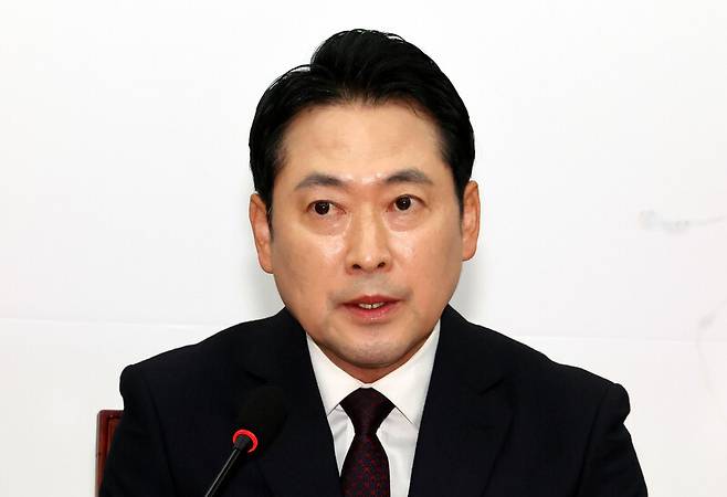 장동혁 국민의힘 대표가 17일 국회에서 현안 관련 기자간담회를 하고 있다. 김경호 선임기자 jijae@hani.co.kr